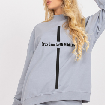 Modna bluza damska oversize w kolorze szarym - z czarnym nadrukiem Krzyż z napisem Crux Sacra Sit Mihi Lux