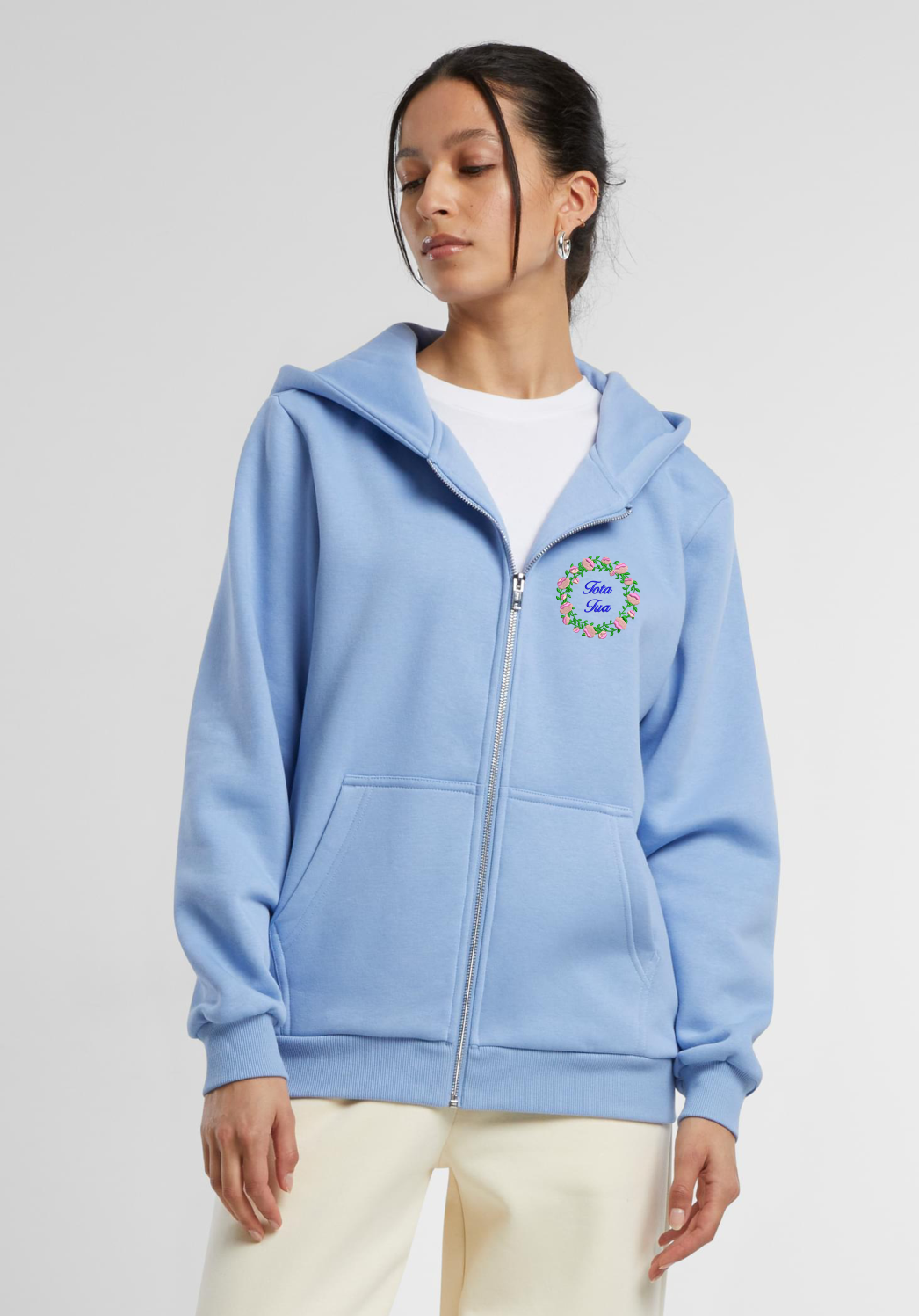 bluza damska rozpinana z kapturem błękitna jasno niebieska haft wianek tota tua.png