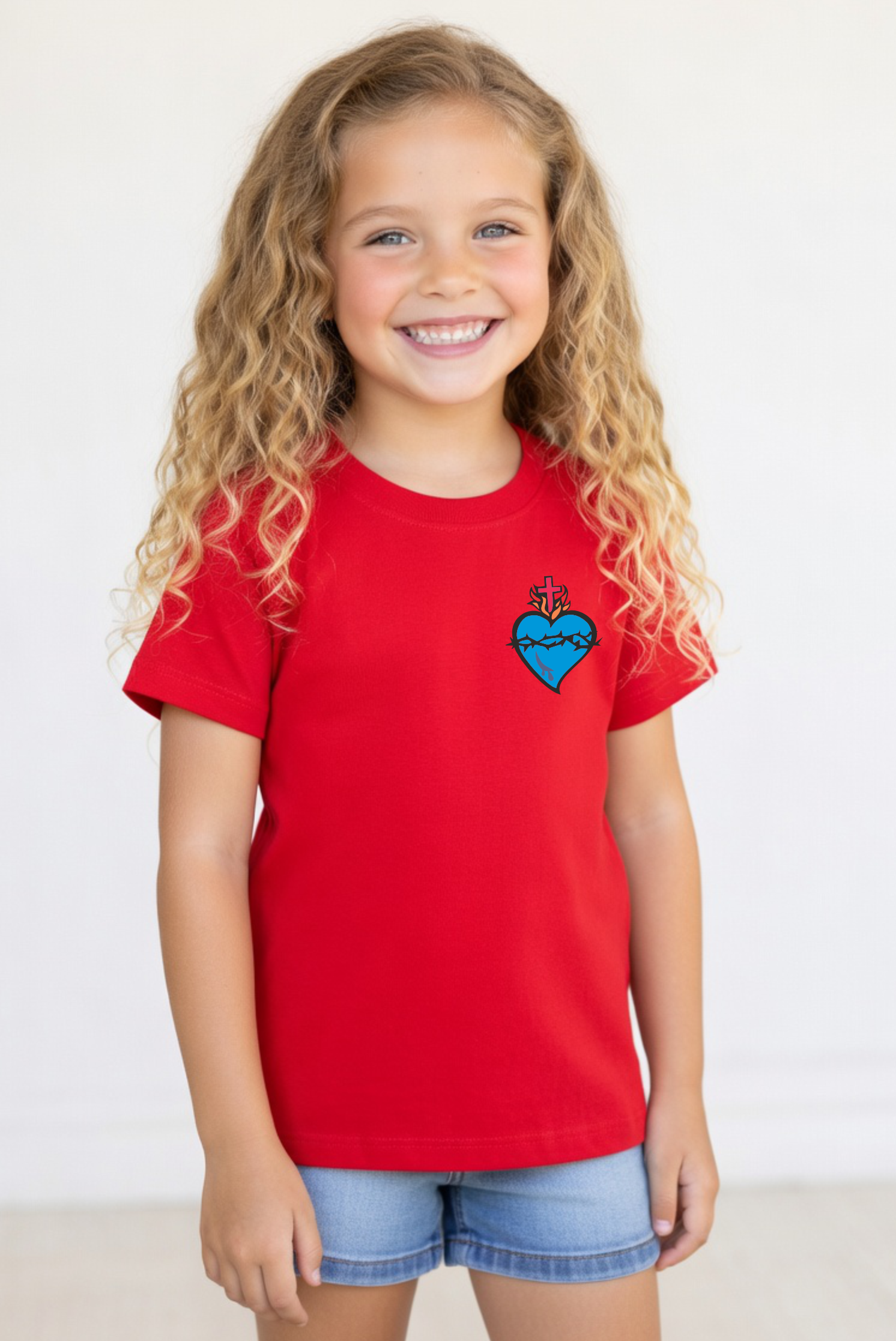 dziecięca czerwona koszulka chrześcijańska z nadrukiem niebieskie serce Pana Jezusa.png